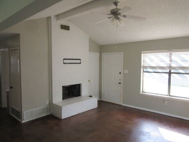 Building Photo - 3673 Scranton Ln