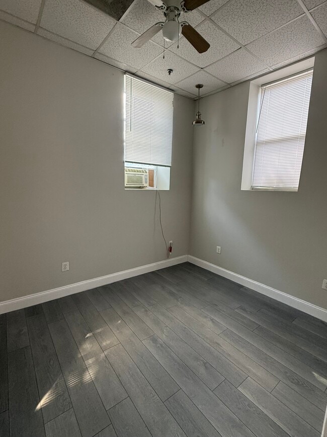 Building Photo - 37 Hinckley St