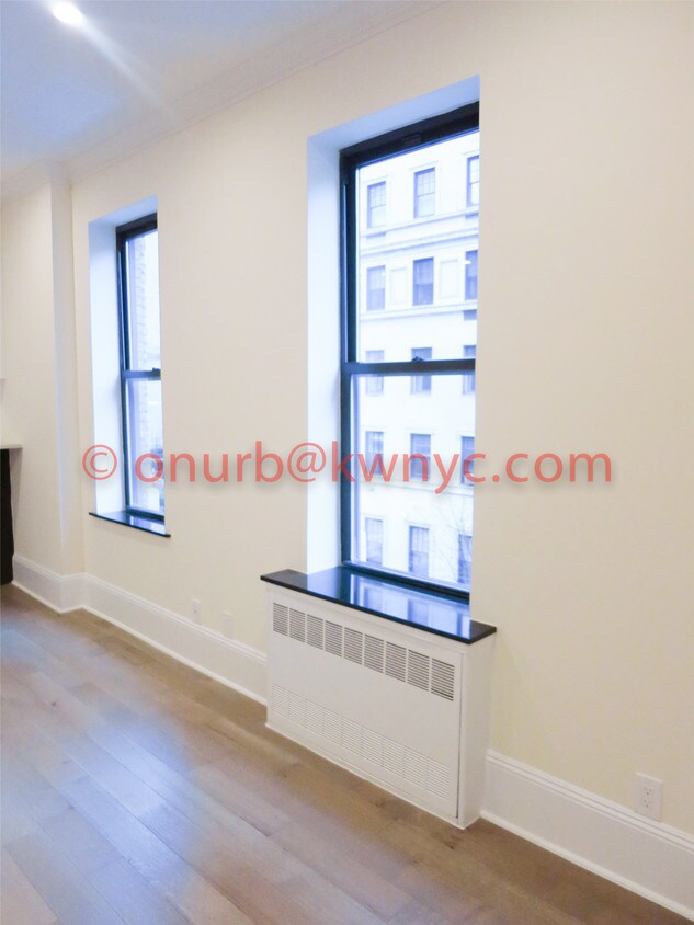 Primary Photo - 956 Park Ave