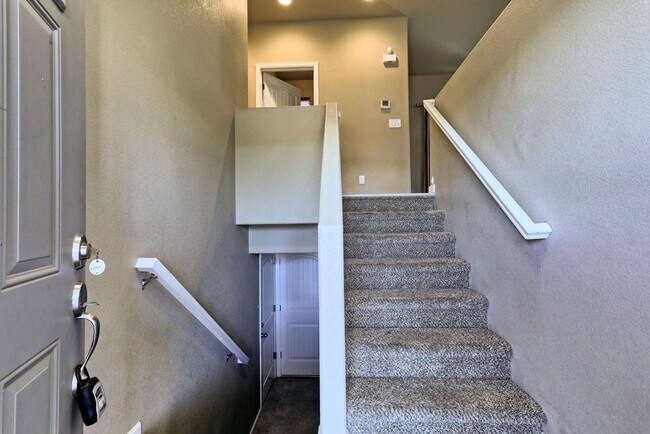 Building Photo - 3 Bedroom 2 1/2 Bath in Loveland