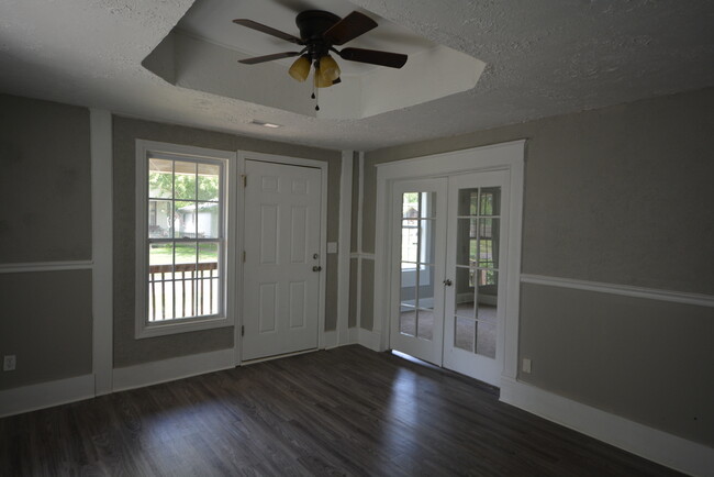 Building Photo - Beautifully Remodeled 3 Bedroom 1.5 Bath