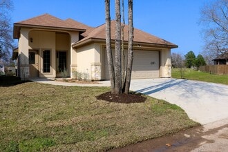 Building Photo - 12882 Orion Ct E