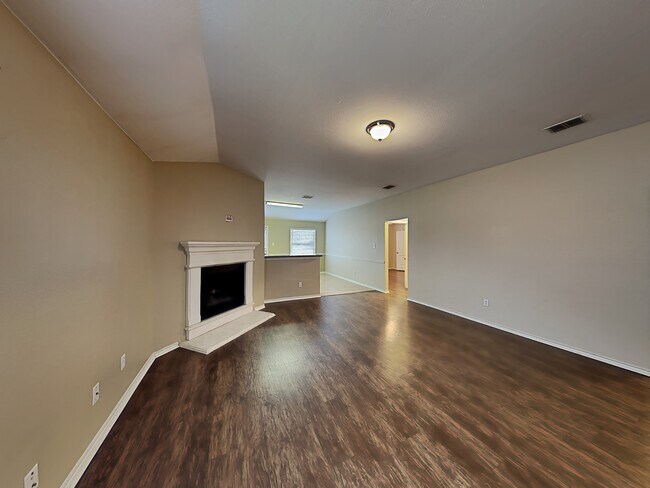 Building Photo - 806 Green Acres Lane