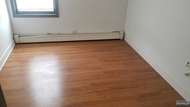 Foto del edificio - 639 Oradell Ave