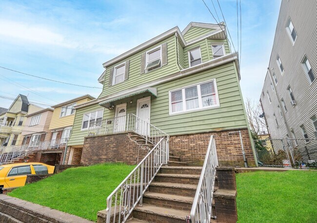Building Photo - 78-80 W 17th St