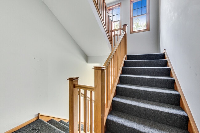 Building Photo - 2042 W Pierce Ave