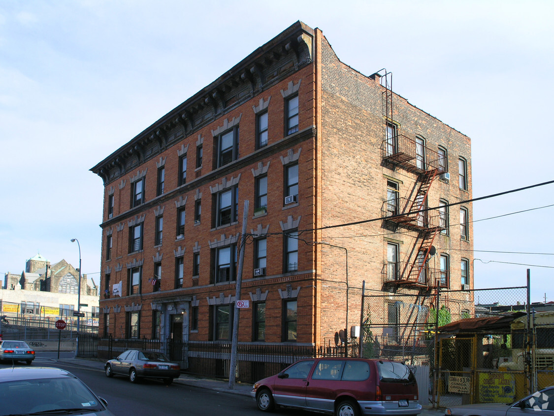 Primary Photo - 422 E 178th St