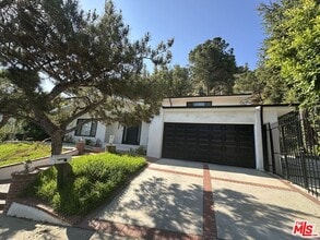 Building Photo - 9781 Blantyre Dr