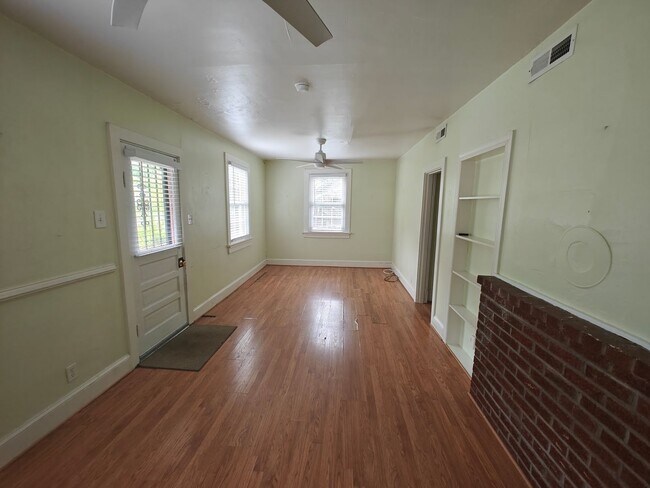Building Photo - 2 bedroom home in the town of Ashland