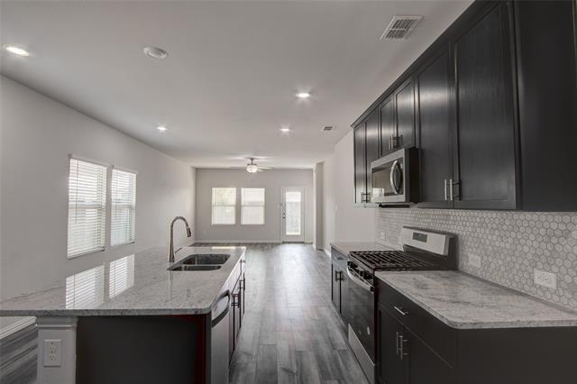 Foto del edificio - 2021 Pine Stone Ln