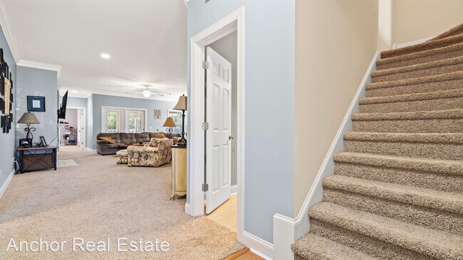 Building Photo - 3 br, 2 bath House - 239 Silver Creek Loop