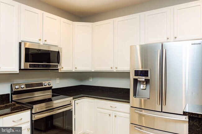 Foto del edificio - 6029 Blue Point Ct