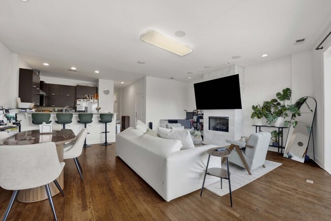 Building Photo - 3505 N Elston Ave