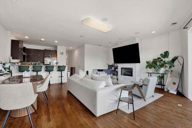 Foto del edificio - 3505 N Elston Ave
