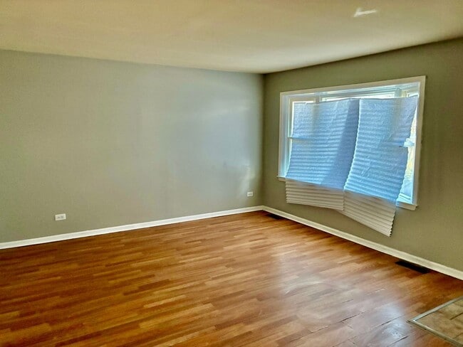 Building Photo - Gorgeous 3bed 2bath Single family house