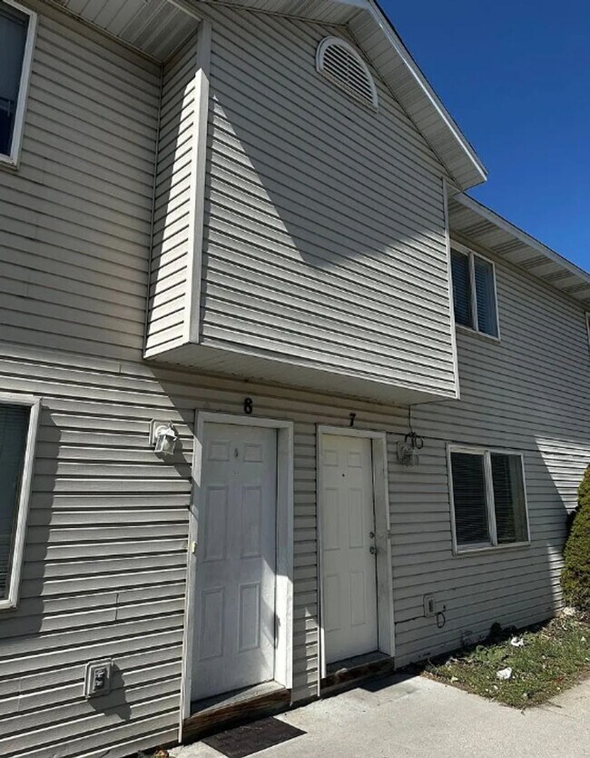 Building Photo - 210 W Chubbuck Rd