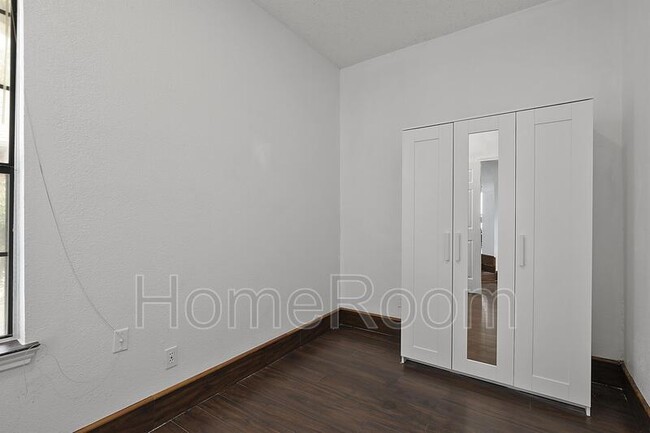 Building Photo - 2416 Brookhaven Dr