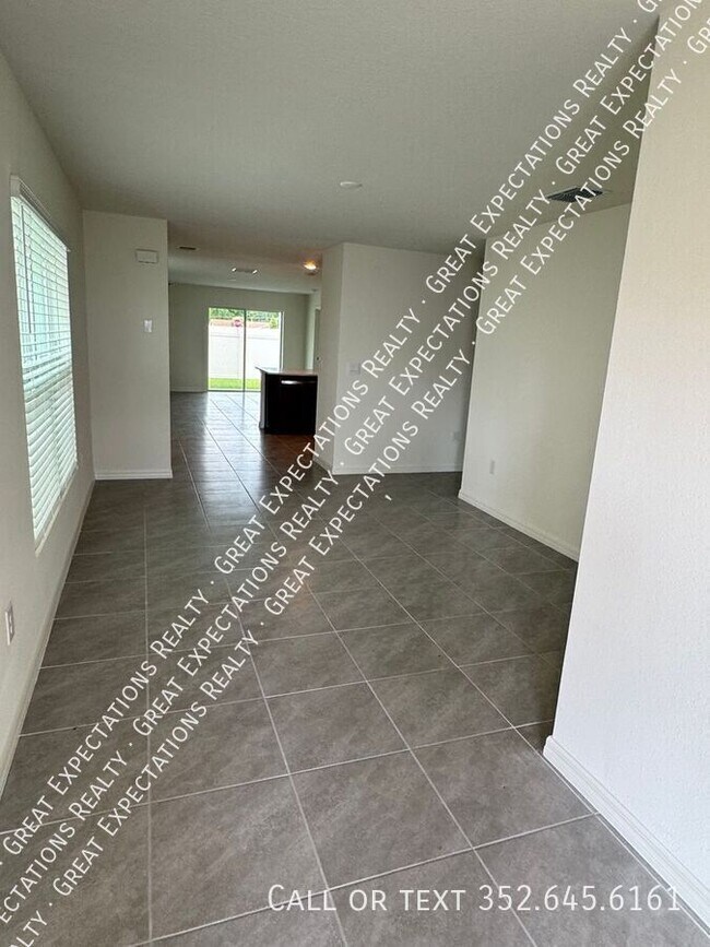 Building Photo - 2164 NE 28th Ln