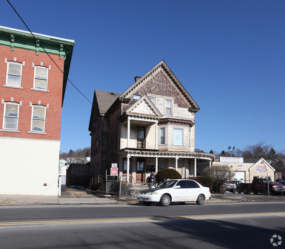 Building Photo - 437 E Main St