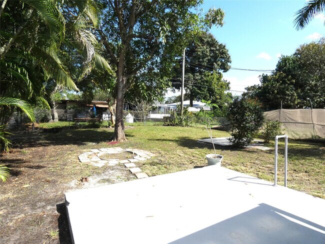 Foto del edificio - 1528 NW 1st Ave