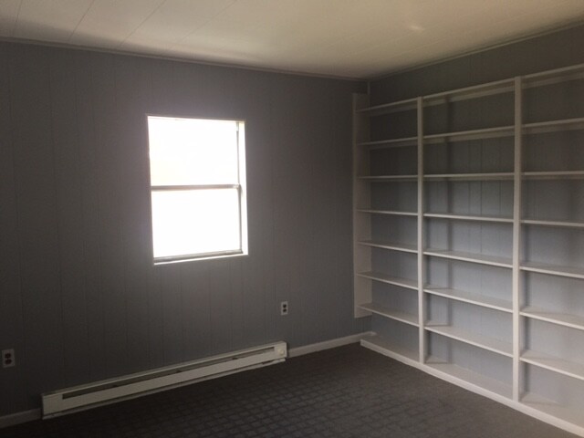 Bedroom w/ built in bookshelves - 9306 Grant Ave