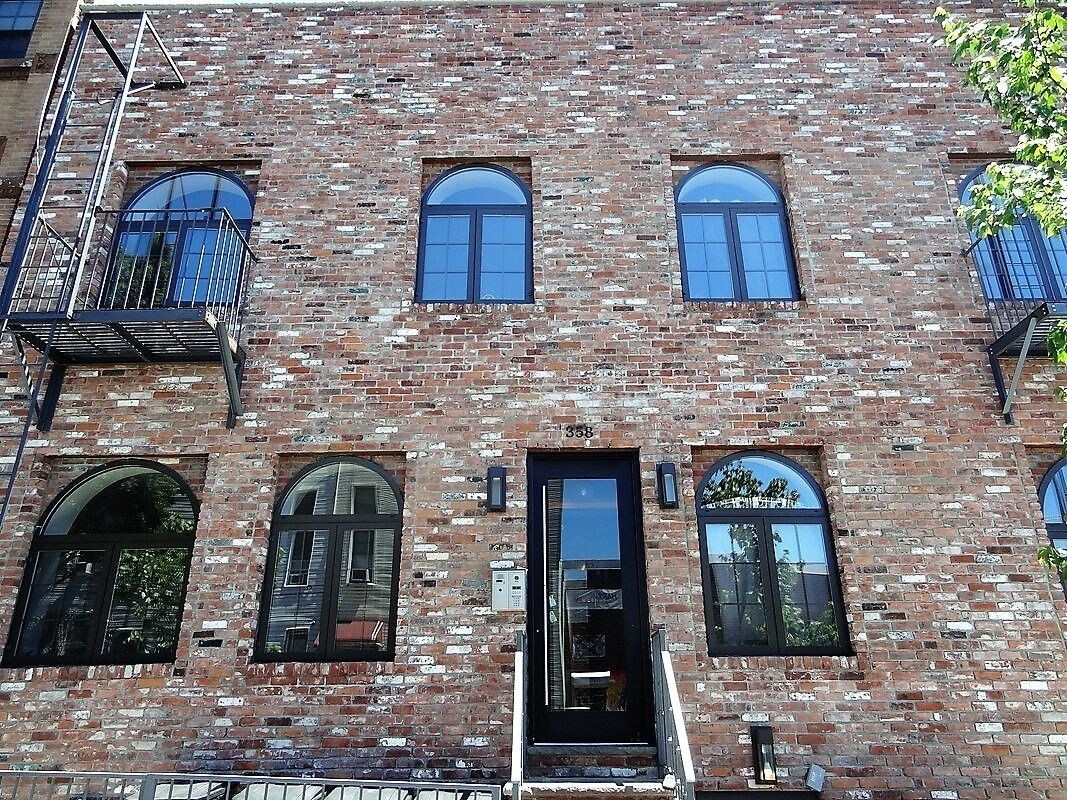 Primary Photo - 358 Palmetto St