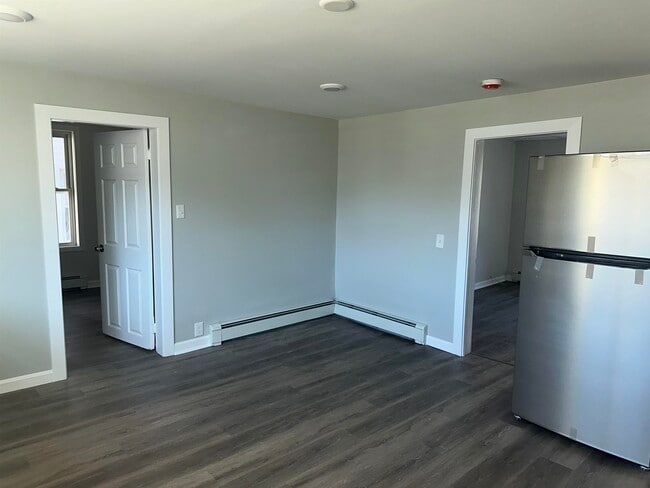 Building Photo - 60 Whitney St