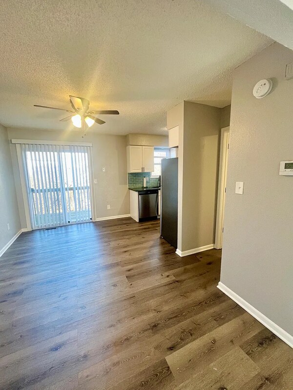 Foto del edificio - 403 NE Highland Ln