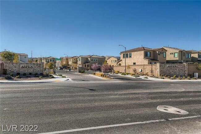 Building Photo - BEAUTIFUL HOME IN SKYE CANYON IN GATED COM...