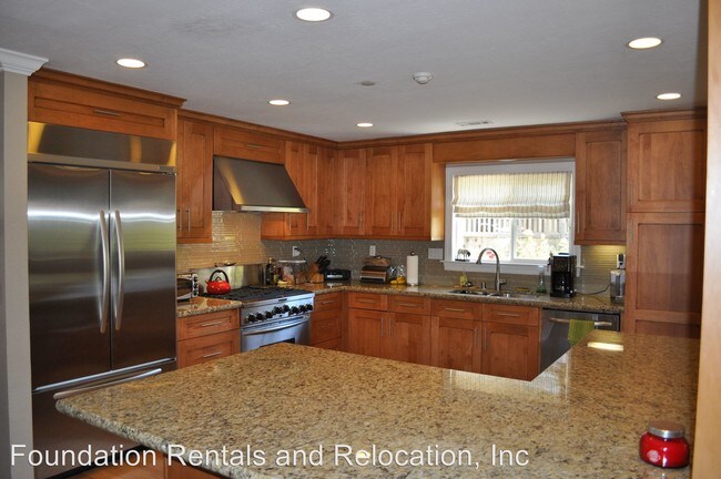 Building Photo - 61 Berens Dr