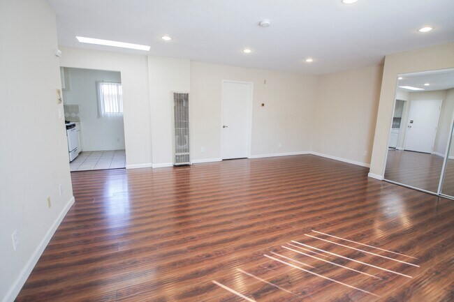 Foto del edificio - 15040 Moorpark St