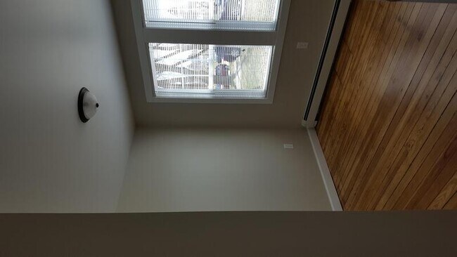 Building Photo - 418 Ives Ave