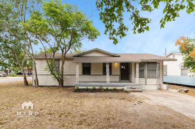 Building Photo - 2149 Karen Dr