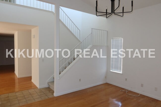 Building Photo - 3 Bedroom 2 1/2 bath Pocket home