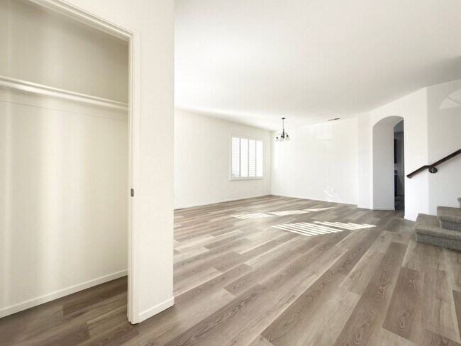 Foto del edificio - Spacious Home with Expansive Loft!