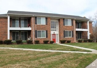 Building Photo - 25361 Shiawassee Cir