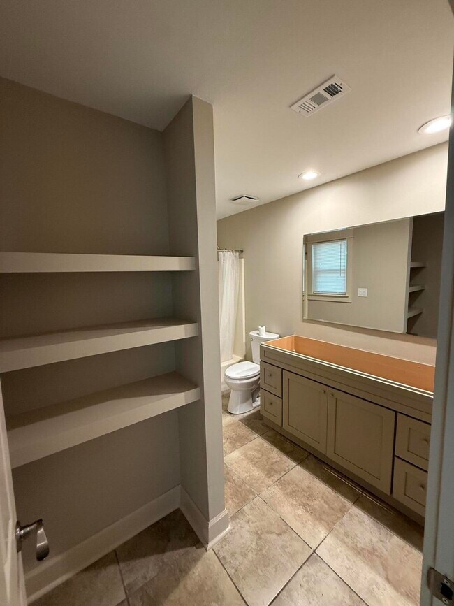 Foto del edificio - 703 N Lakeside Dr