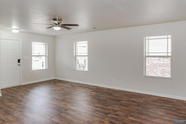 Foto del edificio - 119 Darrow Creek Dr