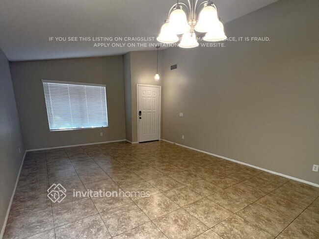 Foto del edificio - 15966 W Latham St