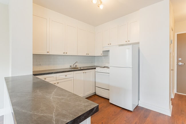 Building Photo - Gestion Forest Hill