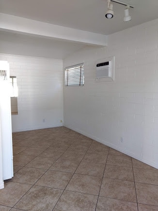 Building Photo - 1219 S Farmer Ave #4