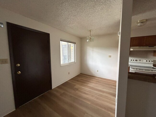 Foto del edificio - 1705 Heatheridge Rd