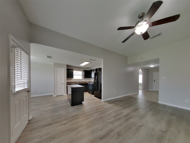 Foto del edificio - 815 Marigold Rd