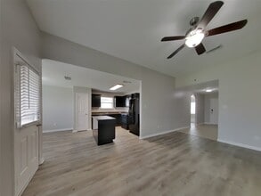 Building Photo - 815 Marigold Rd