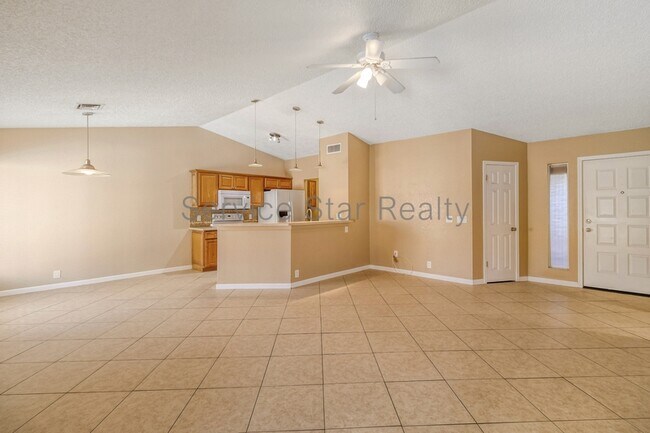 Foto del edificio - 10415 N 63rd Dr