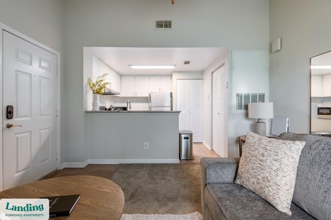 Foto del edificio - 1000 Palm Pl Dr NE