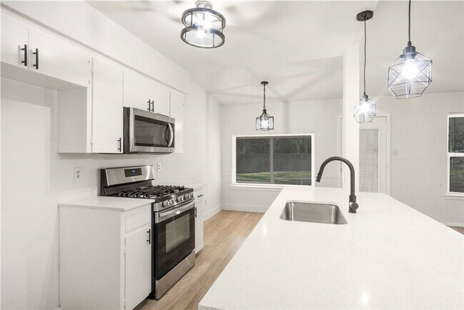 Building Photo - 4527 Creek Bend Dr, Austin, Texas 78744