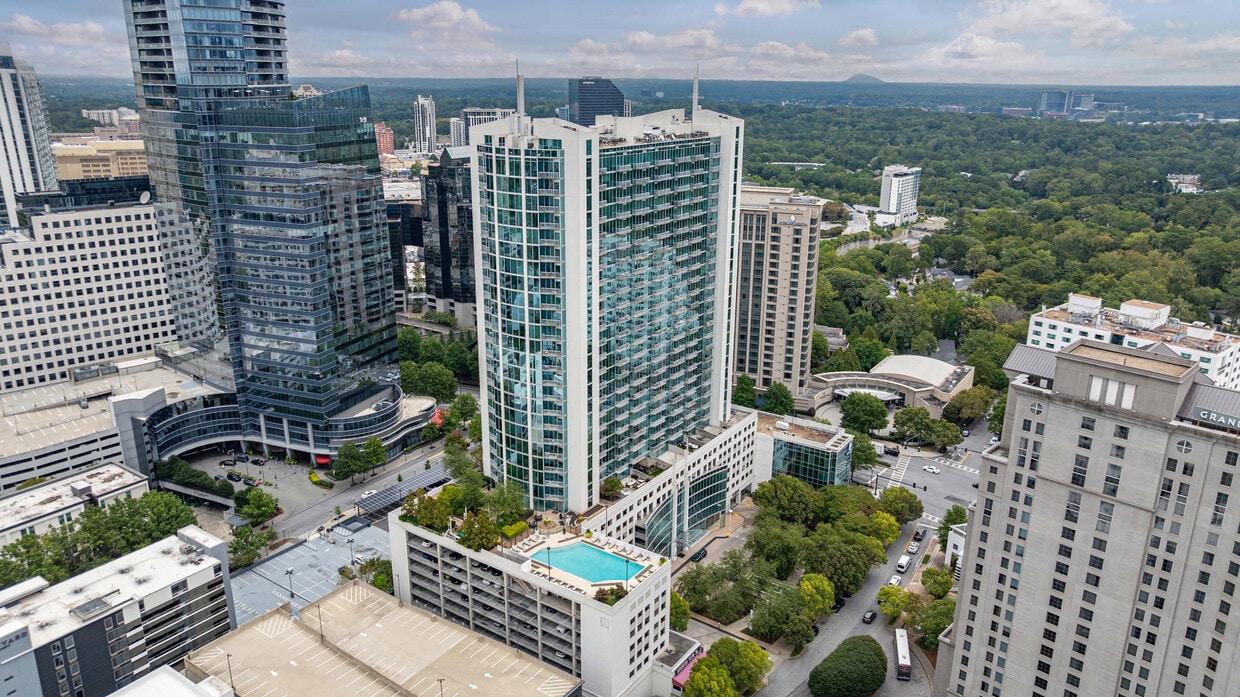 Photo - 3324 Peachtree Rd NE (Atlanta, GA)