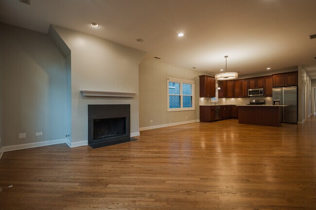Building Photo - 1527 N Hudson Ave