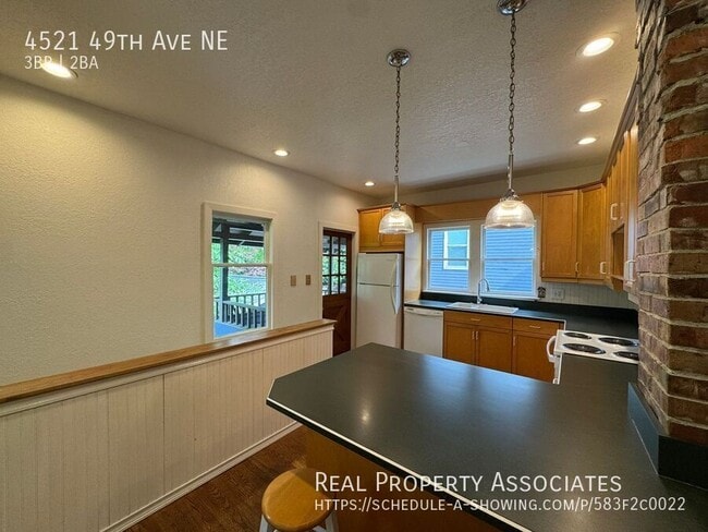 Building Photo - 4521 49th Ave NE